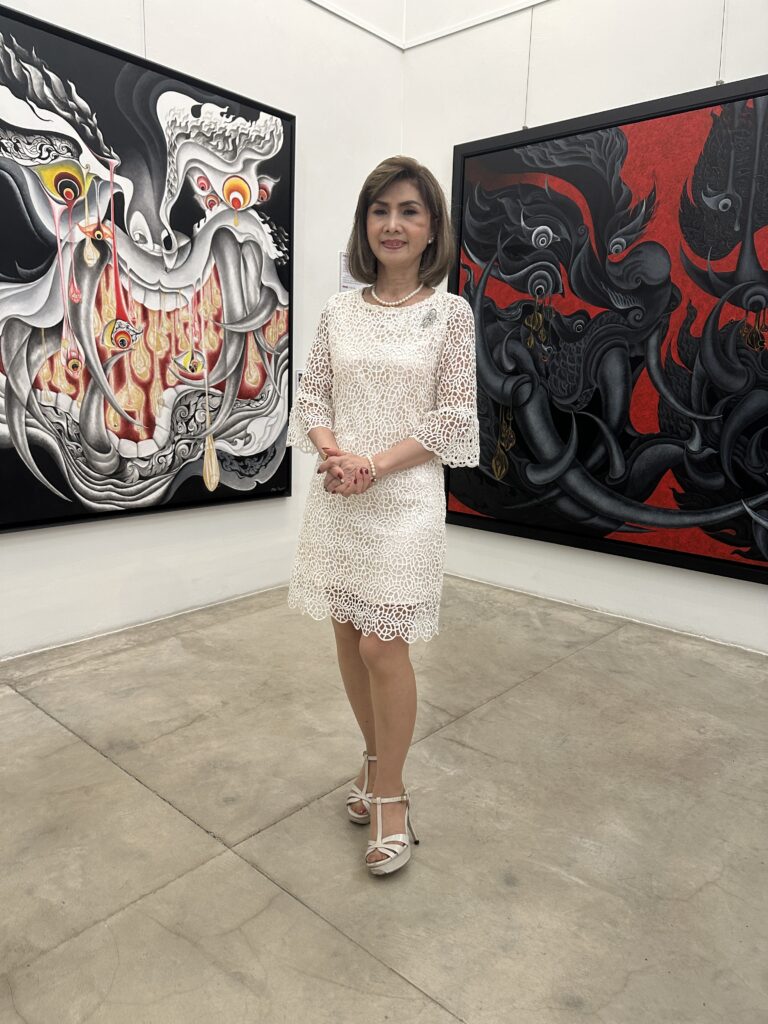 Ms Jetsumon Sumayteepradit in the Art Gallery at the Sala Ayutthaya Hotel, Ayutthaya, Thailand