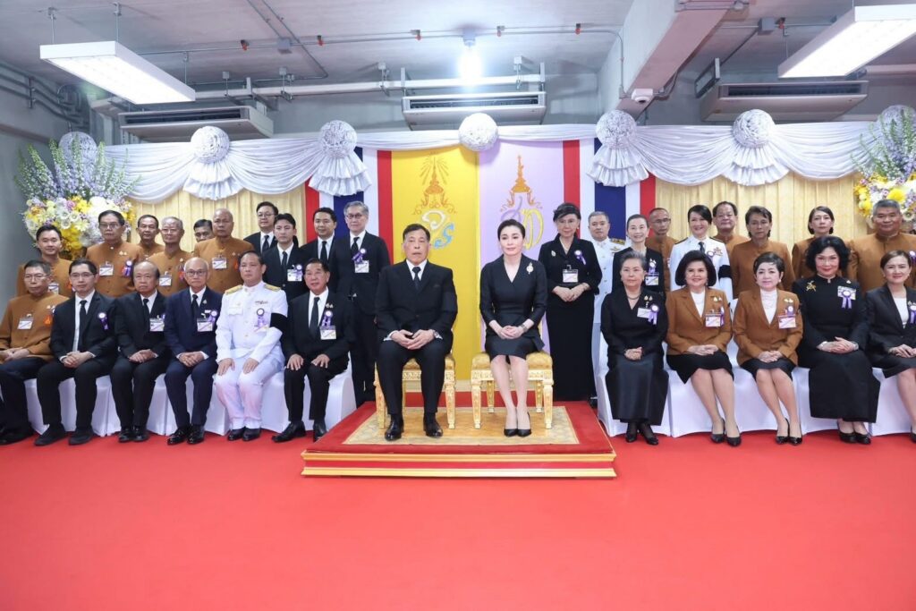 Their Majesties the King and Queen presided over the official opening of the new Phradabos Foundation building and Phradabos School in Bang Phli District, Samut Prakan