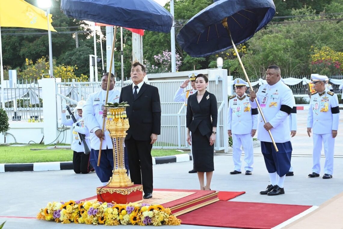 Their Majesties the King and Queen presided over the official opening of the new Phradabos Foundation building and Phradabos School in Bang Phli District, Samut Prakan