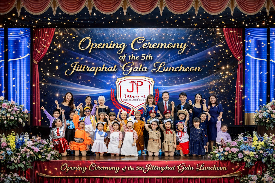 Opening Ceremony at Jittraphat Gala Lunchon - Jetsumon Sumayteepradit